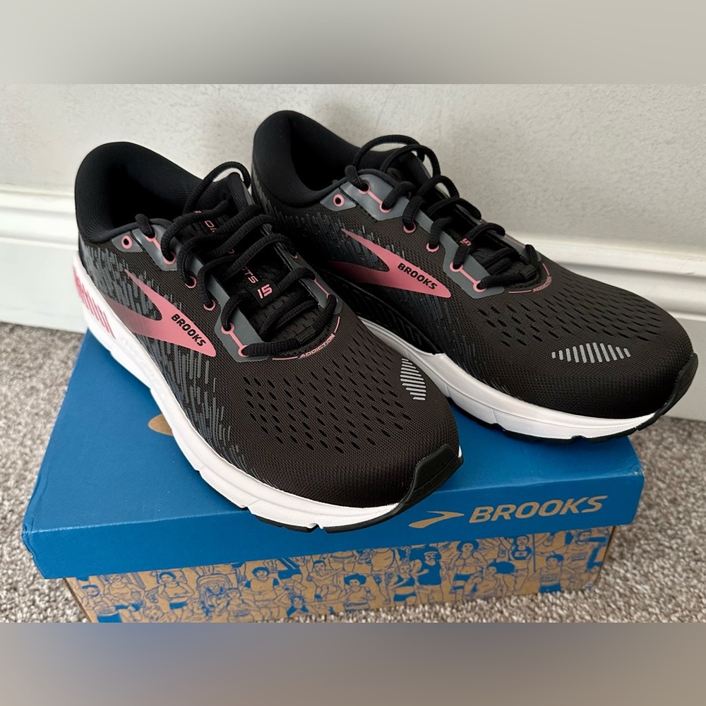 Brand NEW in box! Brooks Womens Addiction GTS 15. Size 11 Narrow.